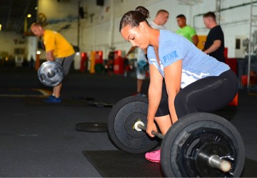 female sumo stance deadlift